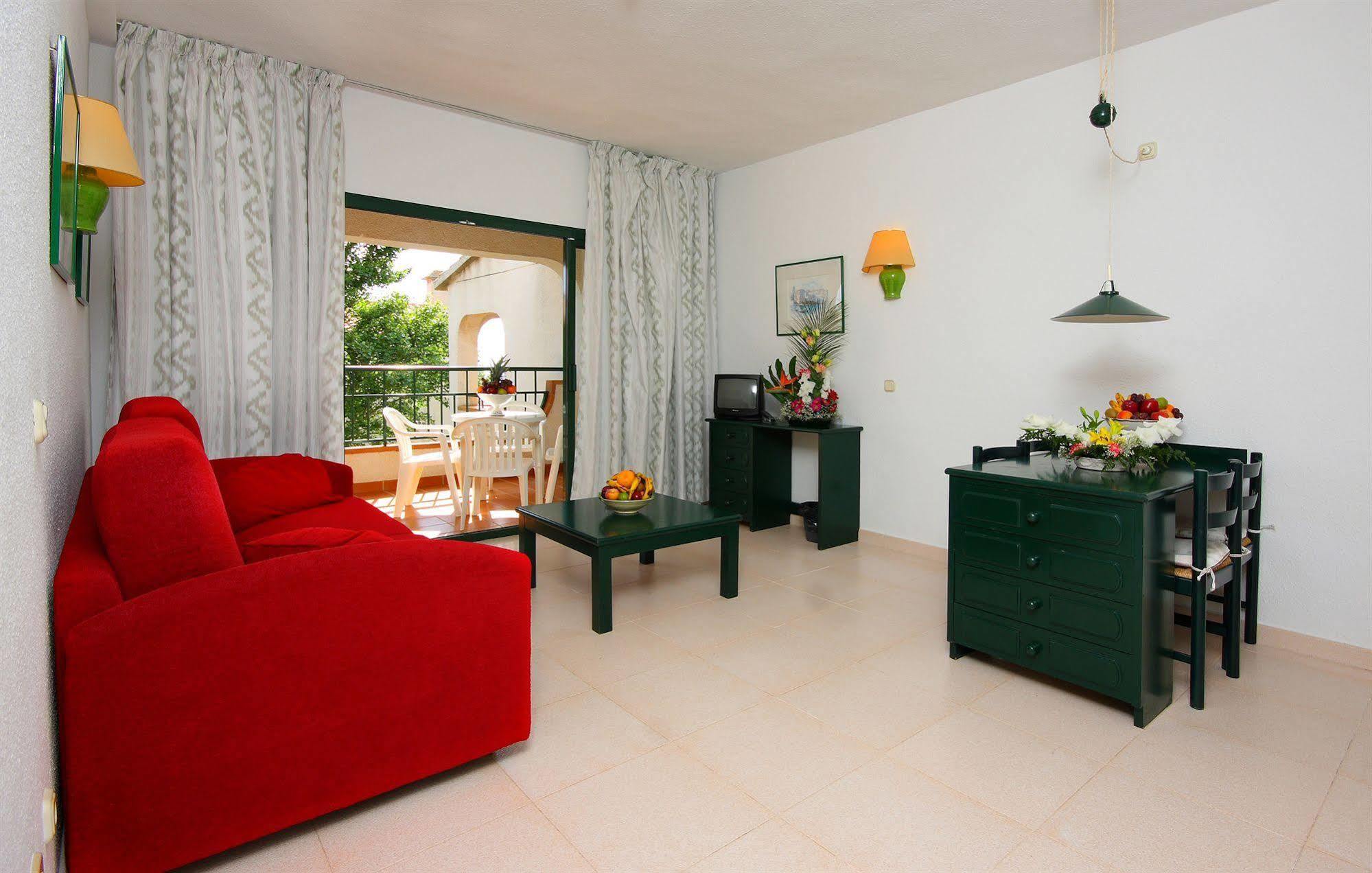 Son Bou Apartments Extérieur photo