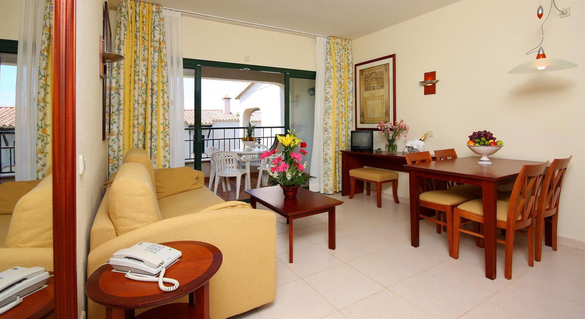 Son Bou Apartments Extérieur photo