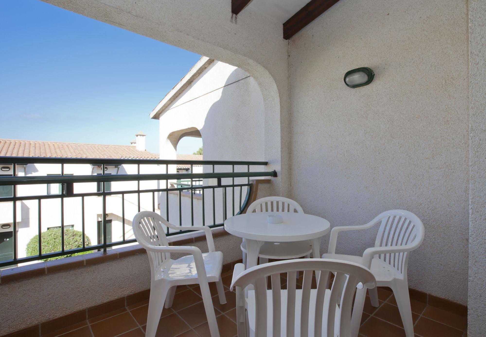 Son Bou Apartments Extérieur photo