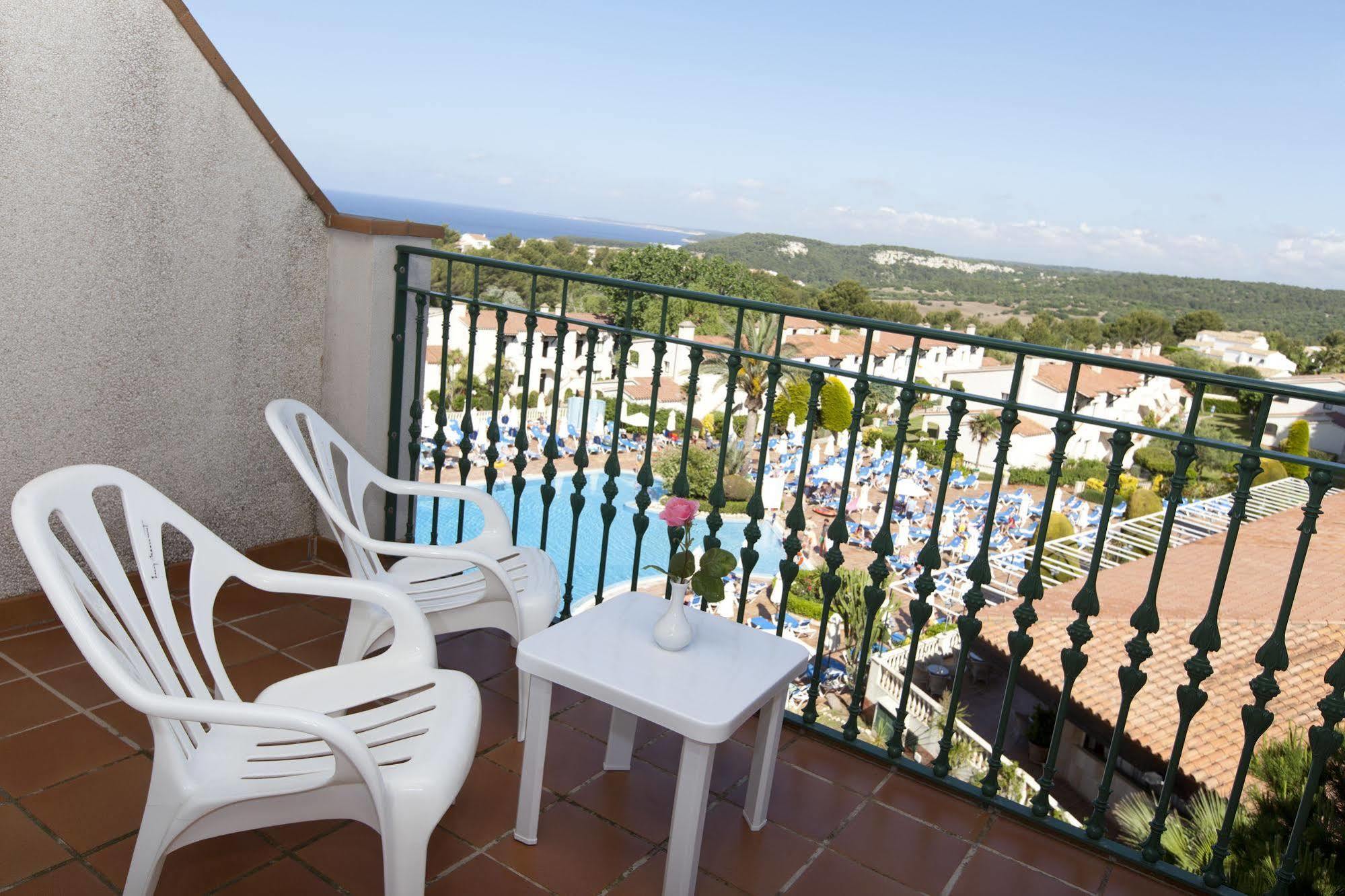 Son Bou Apartments Extérieur photo