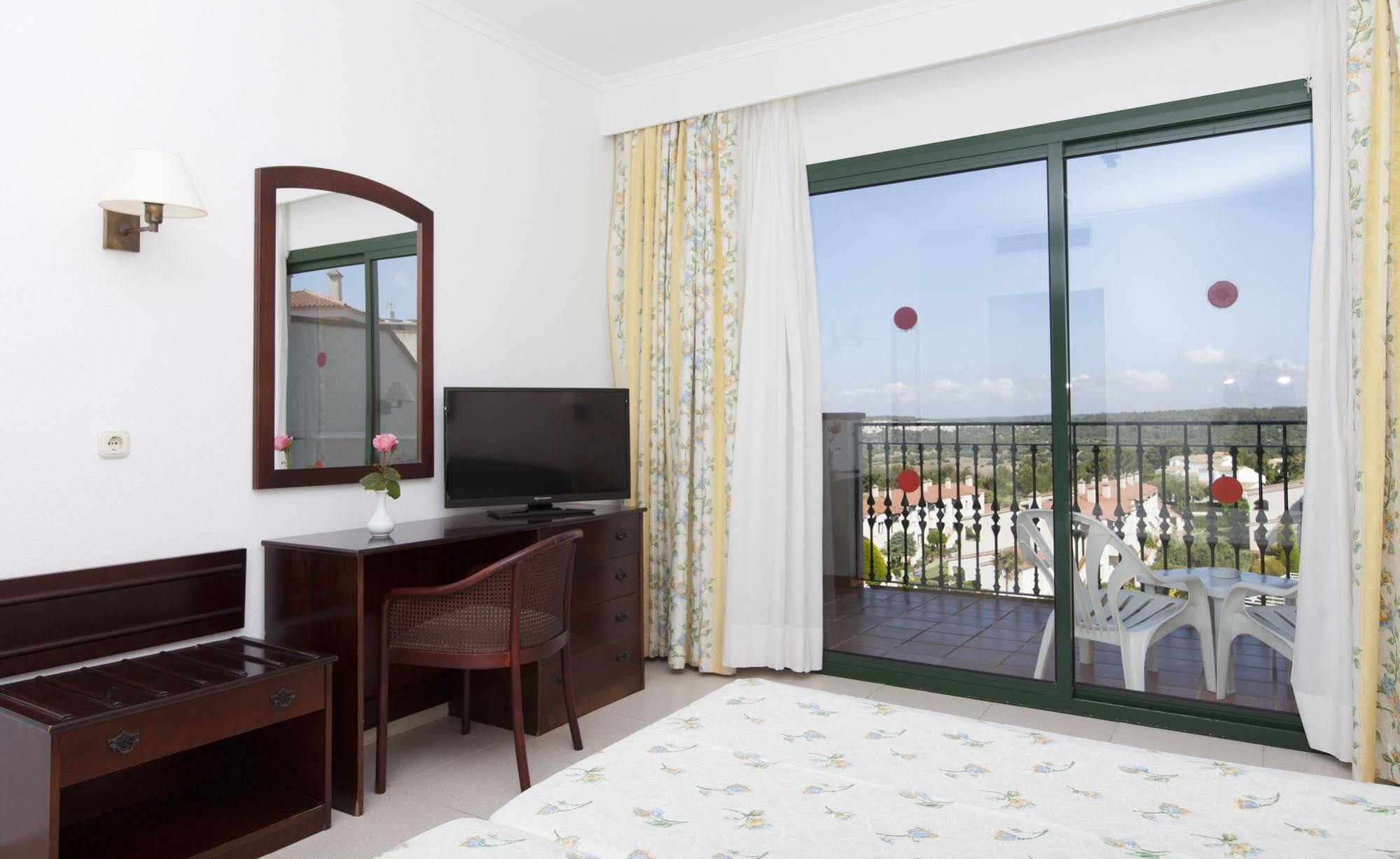 Son Bou Apartments Extérieur photo