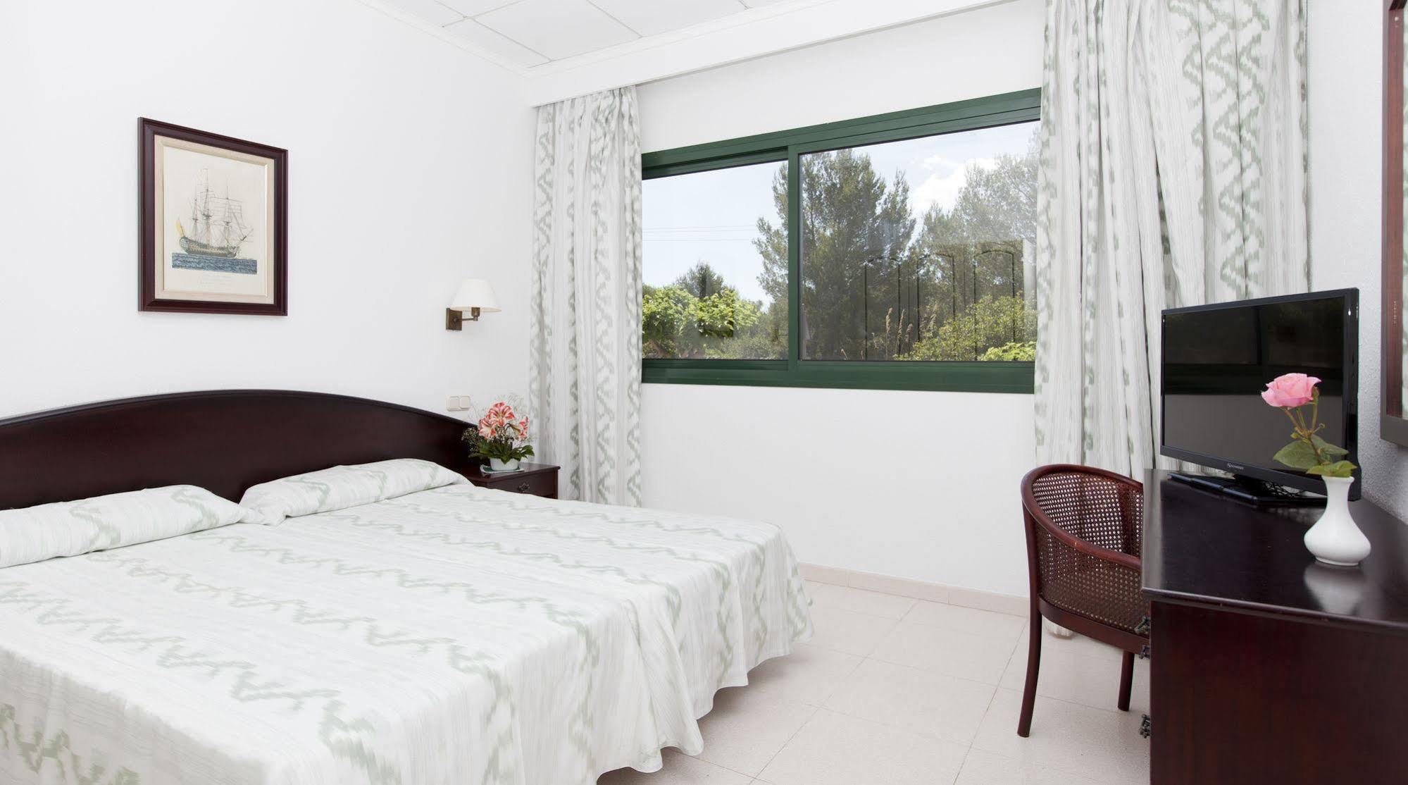 Son Bou Apartments Extérieur photo