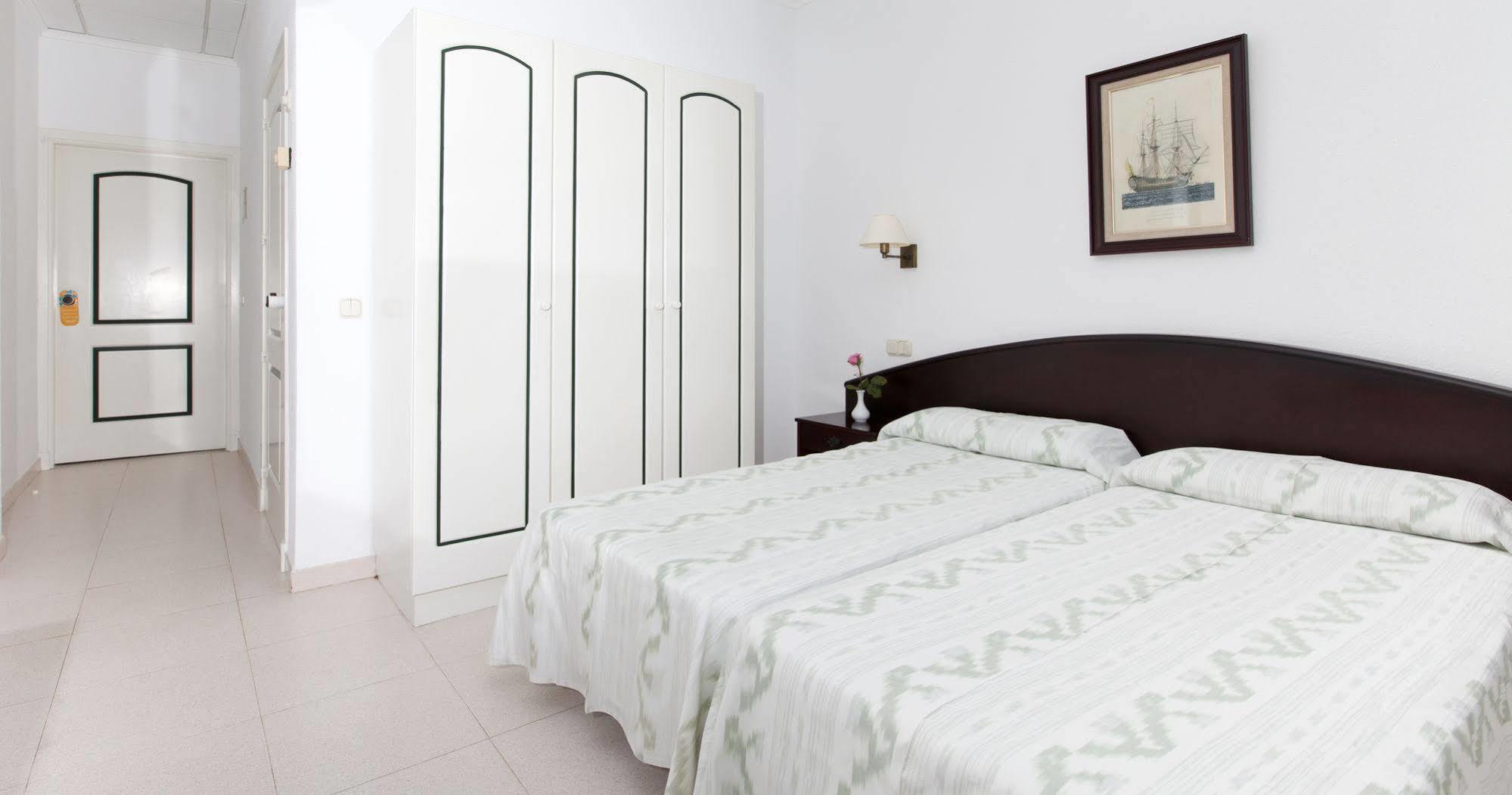 Son Bou Apartments Extérieur photo