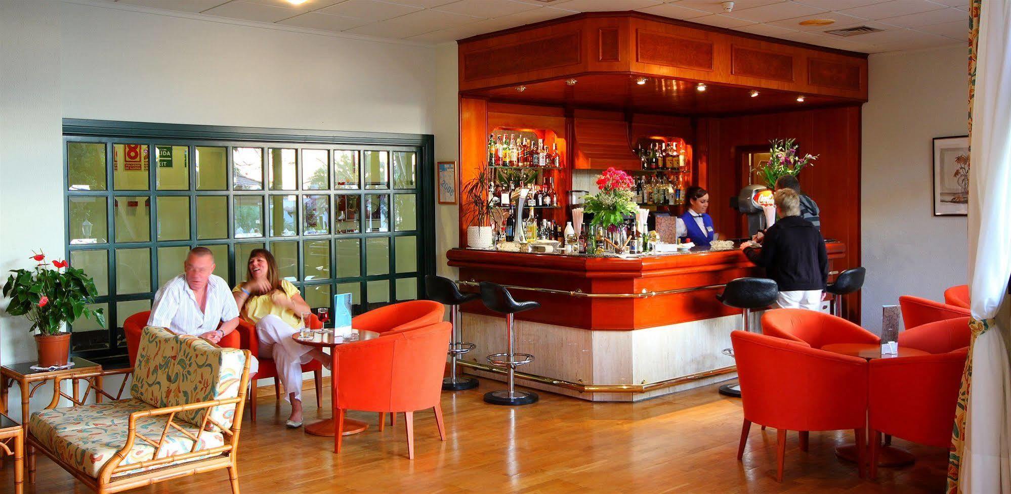 Son Bou Apartments Extérieur photo